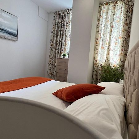 99 Guest House Істборн Екстер'єр фото